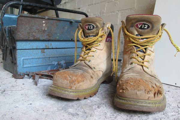 v12 Boots